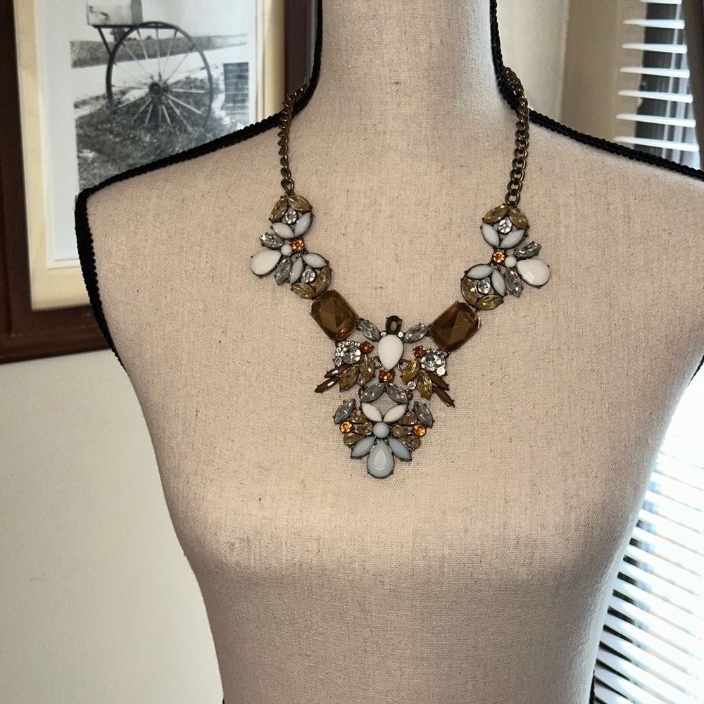 Large statement necklace - Picture 2 of 2